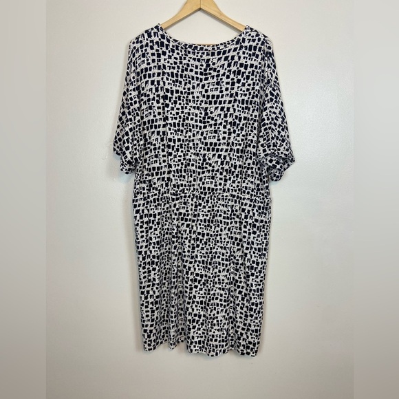 Chico’s Split Neck Tie Waist Pattern Comfy Short Sleeve Dress in Toasted Khaki - Picture 6 of 6